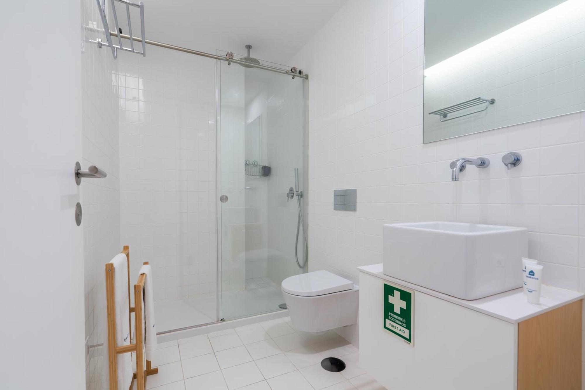 Host Wise - Restful Minimalist Flat - Balcony Apartment Porto Ngoại thất bức ảnh